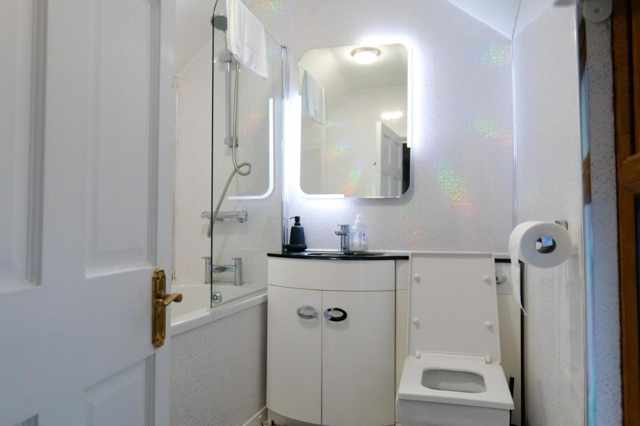 Broadway Belfast! Central Location! Sleeps 6! Buitenkant foto